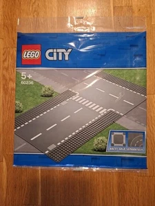 LEGO CITY: Gerade und T-Kreuzung (60236) - Bild 1 von 2
