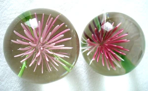 2~Vint~MUM FLOWERS~Art Glass~PINK~Chrysanthemum~SMALL~1 1/2"~Symbol~Long Life~EC - Picture 1 of 12