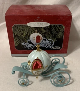 Hallmark Keepsake Ornamento "Cenerentola Coach" 1998 Walt Disney Cenerentola in scatola - Foto 1 di 6