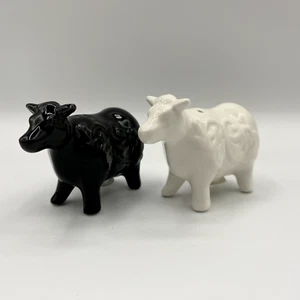 Mini Black & White Cutie Cows Salt & Pepper Shakers Set - Imagen 1 de 6