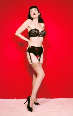 Vintage 9 1/2 M at 31"  Full Fashion Nylon Stockings Flat Knit - Image 1 of 4