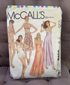 McCalls Muster 6972 Dessous BH Höschen Nachthemd Cami Stepphose Größe 18 ungeschnitten - Bild 1 von 2