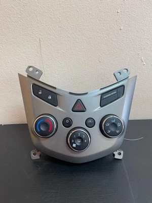 2015-2016 Chevrolet Sonic Ac Heater Climate Control 95274596 - Image 1 of 4