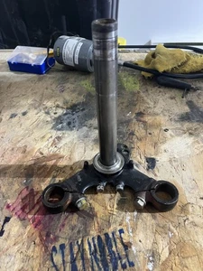 YAMAHA FS1 BOTTOM YOKE STEERING STEM WITH EXTRAS (OEM) - Picture 1 of 6