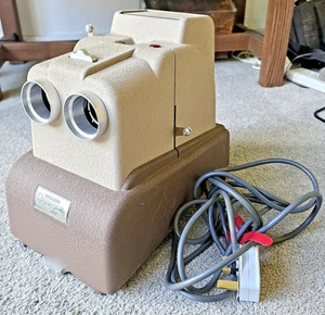 VINTAGE VIEWMASTER STEREO-MATIC 500 PROJECTOR 1950's RARE WITH REEL NEEDS BULB - Picture 1 of 19