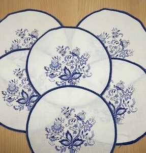 6 Stk. Vintage rundes Deckchen Tischdeckchen Tischdecke Zwiebelmuster Dm. 24cm - Bild 1 von 5