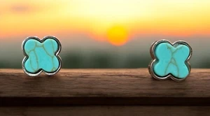 CLOVER LEAF Stud in sterling silver earrings - Picture 1 of 2