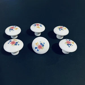 "6 tiradores de perilla de gabinete de cajón de cerámica florales redondos vintage blancos de 1 1/2"" con tornillos" - Imagen 1 de 2