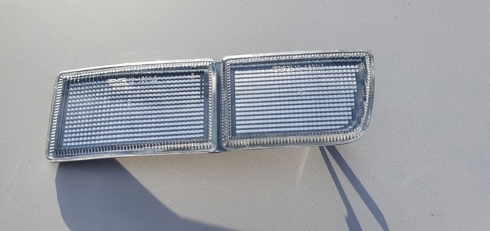 1992-1997 WV GOLF3 CLEAR BUMPER LAMP UNIT RH - Image 1 of 2