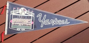 VINTAGE MLB 1962 NEW YORK NY YANKEES PENNANT BANNER TEAM PHOTO MARIS MANTLE RARE - Picture 1 of 4