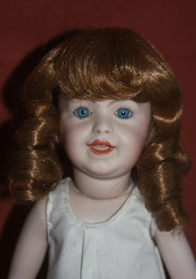 Peluca muñeca. Marrón rojizo con flequillo y rizos grandes estilo 725 talla 8 SIN USAR (D13) Foto 1 de 4