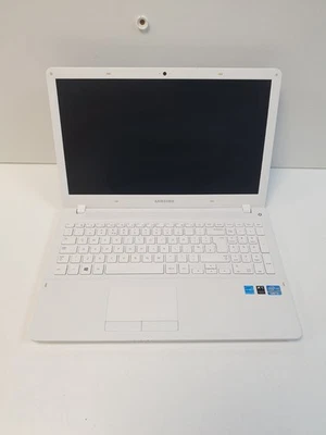 Samsung Np370r5e NP 370 i3 Laptop Spare Or Repair - Image 1 of 4