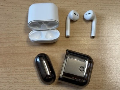 Apple AirPods 2. Generation mit Ladecase, Ladekabel und Netzstecker - Weiß - Bild 1 von 2