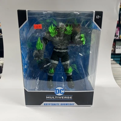Figura de acción DC Multiverse MegaFig Kryptonite Doomsday McFarlane 2024 Foto 1 de 4