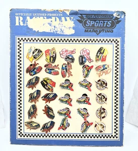 NASCAR Pin Sammlung Lot 30 Stück auf der Original Display Board "NOS" - Bild 1 von 12