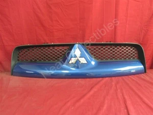 NOS OEM Mitsubishi Raider Pick Up Upper Painted Grille w/Emblem 2009 BLUE - Bild 1 von 9