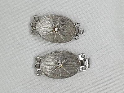 Lot of 2 Vintage silver tone Necklace Bracelet Clasp Closuer 3 strand - Image 1 of 4