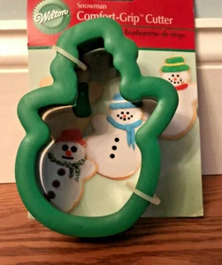 Wilton Comfort-Grip Cookie Cutter 5" Snowman Brand New on Card Green - Picture 1 of 3