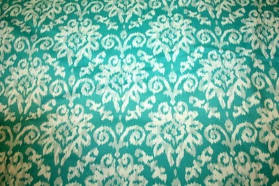 IKAT ESTAMPADO CHENILLA EN TURQUESA/BLANCO DE PATRICK LOSE - TELA 100% ALGODÓN Foto 1 de 4