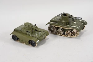 P88T09- 2x Carro armato giocattolo in latta militare - Foto 1 di 12