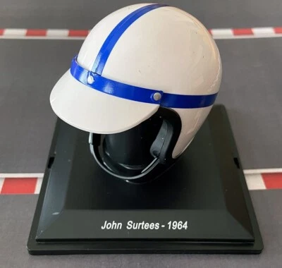 NEW 1:5 Casco Helmet F1 JOHN SURTEES 1964 FERRARI SPARK +Magazine - Immagine 1 di 4