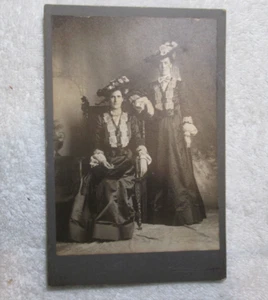 Antique Victorian Twin Sisters Cabinet Card Photo Beautiful Matching Dresses - Picture 1 of 3