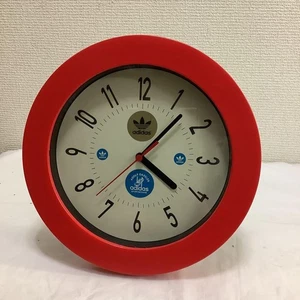 Adidas Reloj Analógico Rojo con Soporte Negro Placa Trasera Vintage Decorativo - Imagen 1 de 4