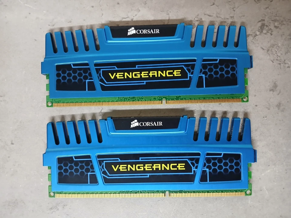 Corsair Vengeance blau UDIMM 8GB Kit, DDR3-1866, CL9-10-9-27 CMZ8GX3M2A1866C9B - Bild 1 von 2