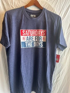 T-Shirt Barhocker Sport Saturdays Are For The Boys Größe Large Flagge neu/Etikett - Bild 1 von 4