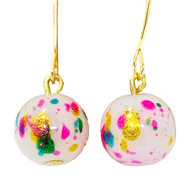 Pendientes confeti arte cuentas de vidrio chapados en oro pintados a mano blanco rosa azul aguamarina Foto 1 de 4