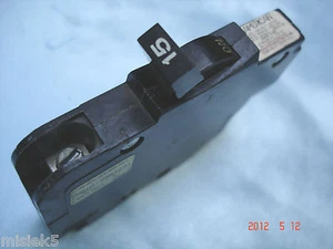 Slim Federal Pacific Single Pole 15 A Circuit Breaker - Picture 1 of 3