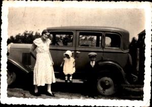 VTG Snapshot Photo Mom with her Kids and Four Door Car Chicago 1934 - Picture 1 of 2