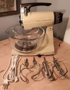 VTG 70's Sunbeam Mixmaster - Original Fire King Bowls Beaters Hooks- Made In USA - Picture 1 of 24