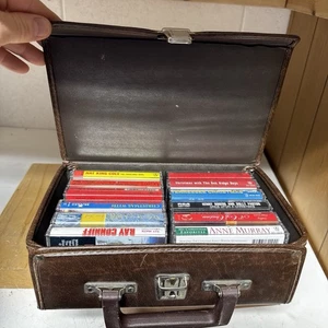 VTG Carrying Case Mixed Lot 12 Christmas Country Popular Music Cassette Tapes - Picture 1 of 8