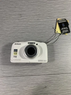 Nikon Coolpix W100 Digital Camera 13.2MP 3x Optical Zoom Waterproof - For Parts - Image 1 of 4