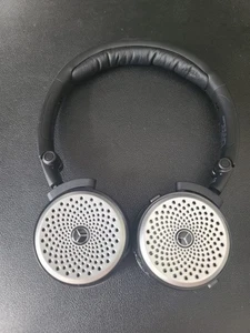 Auriculares inalámbricos multimedia traseros Mercedes Benz AKG P104 - Imagen 1 de 6