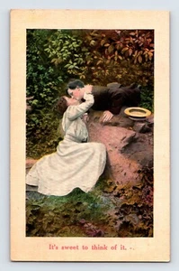 Postal Día de San Valentín novios romance beso sombrero de paja 1911 Sullivan IN - Imagen 1 de 2