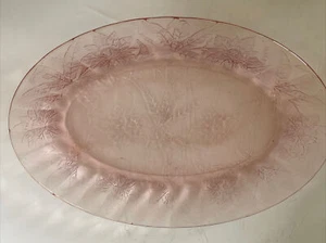 Plato ovalado Jeannette Pink Depresión de vidrio floral de 10 3/4" de la década de 1930 - Imagen 1 de 10