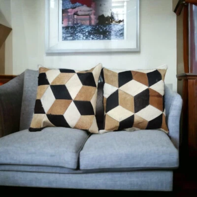 Juego de 2 fundas de cojín de almohada tricolor de trabajo parche de cuero de vaca real pelo sobre piel Foto 1 de 4