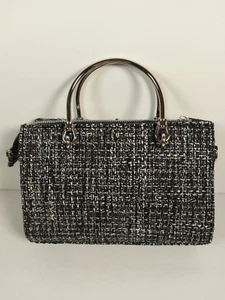 Bolso de mano bandolera para mujer Bouclé blanco y negro con asas de metal - Imagen 1 de 11