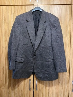 BURBERRYS' CASHMERE GREY HERRINGBONE PRINT CLASSIC BLAZER-54 - Image 1 of 4