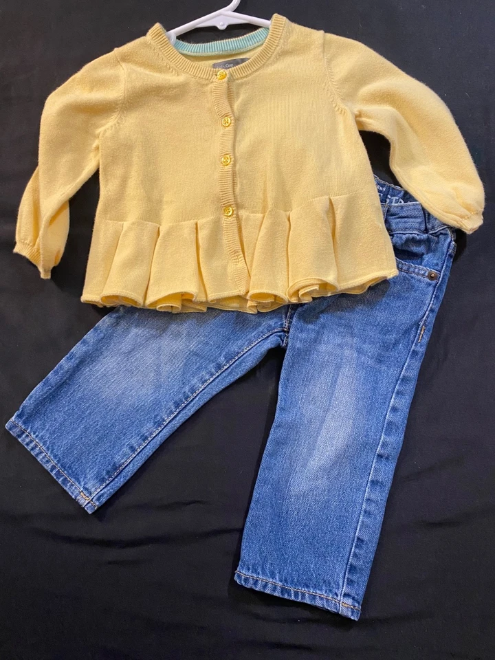 Conjunto Niñas - Suéter Bebé Gap y Jeans Lugar Niños Talla 12-18 Meses Foto 1 de 2