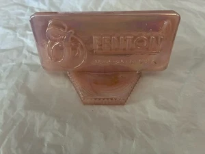 FENTON Muschel rosa irisierend opalisierend Karneval Glas Rechteck Schild LOGO - Bild 1 von 4
