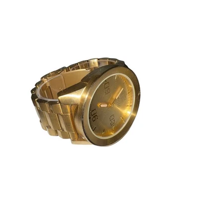 Reloj Hombre Nixon Take Charge the Corporal. Todo dorado, 14k, viene con caja, eslabones Foto 1 de 3