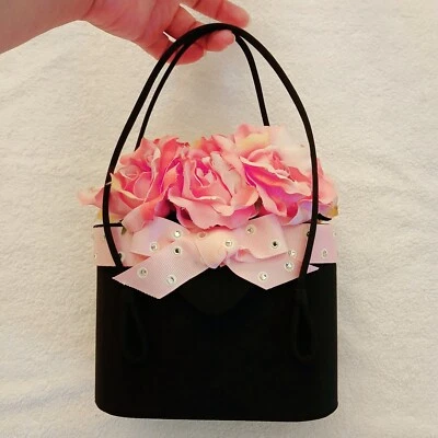 Mini Cartera Little Birdie Negro Satinado con Rosas Rosas y Lazo Rosa Foto 1 de 4