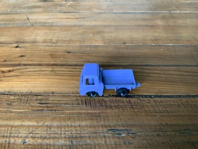 De colección TootsieToy - Camioneta Jeep Wagoneer púrpura con gancho de remolque 2 1/2 pulgadas 1:64 Foto 1 de 4