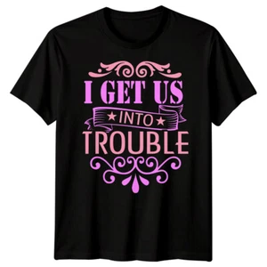 Herren T-Shirt I Get Us Into Trouble Best Friends Day Bestie BFF Shirt Friend #BFD - Bild 1 von 30