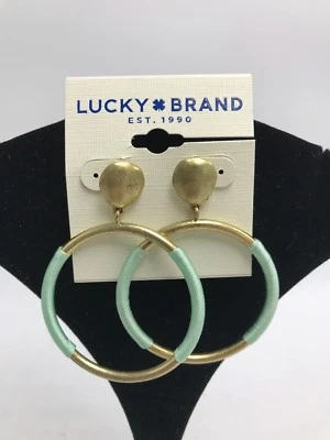 Pendientes de aro colgantes envolventes de hilo verde tono dorado marca Lucky e3 $35 Foto 1 de 4