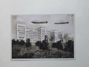 Pair of floating Zeppelin Airships. Postcard from the Third Reich, Re-Print. - Picture 1 of 1