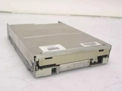 Compaq 1.44 MB 3.5" Floppy Drive - Prolinea 3/25 No Eject Button 141350-001 - Image 1 of 4